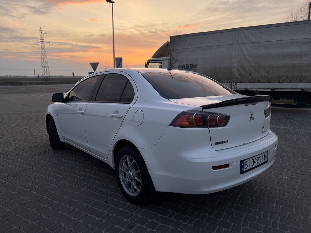 Продам Lancer X 2011