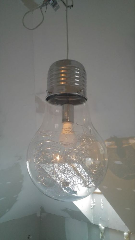 Lampa wisząca duża żarówka