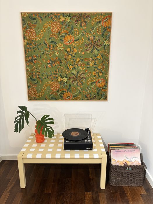 Mesa aos quadradinhos