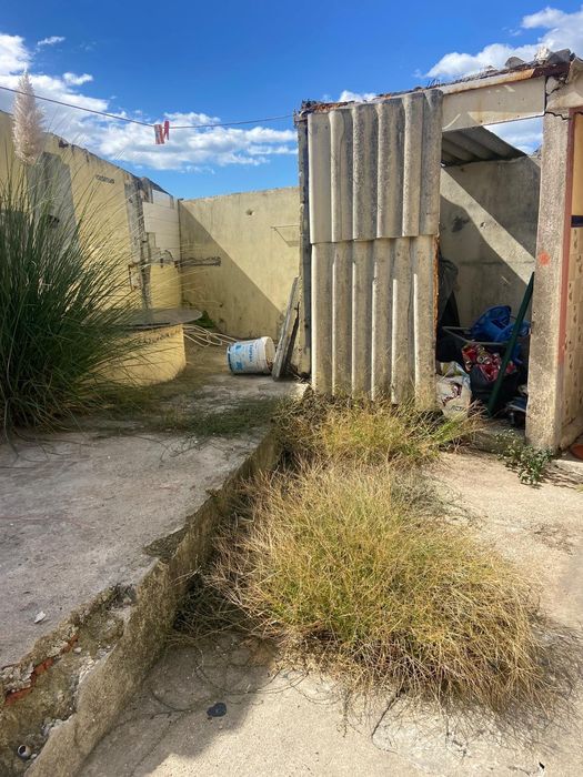 VENDE-SE MORADIA GEMINADA- VALADARES