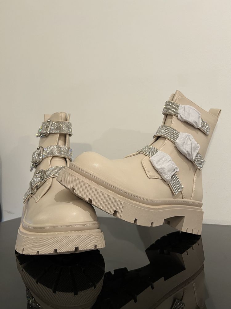 Botas Cink-me bege com brilhos
