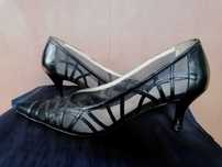 Sapatos de salto, em pele e rede para senhora