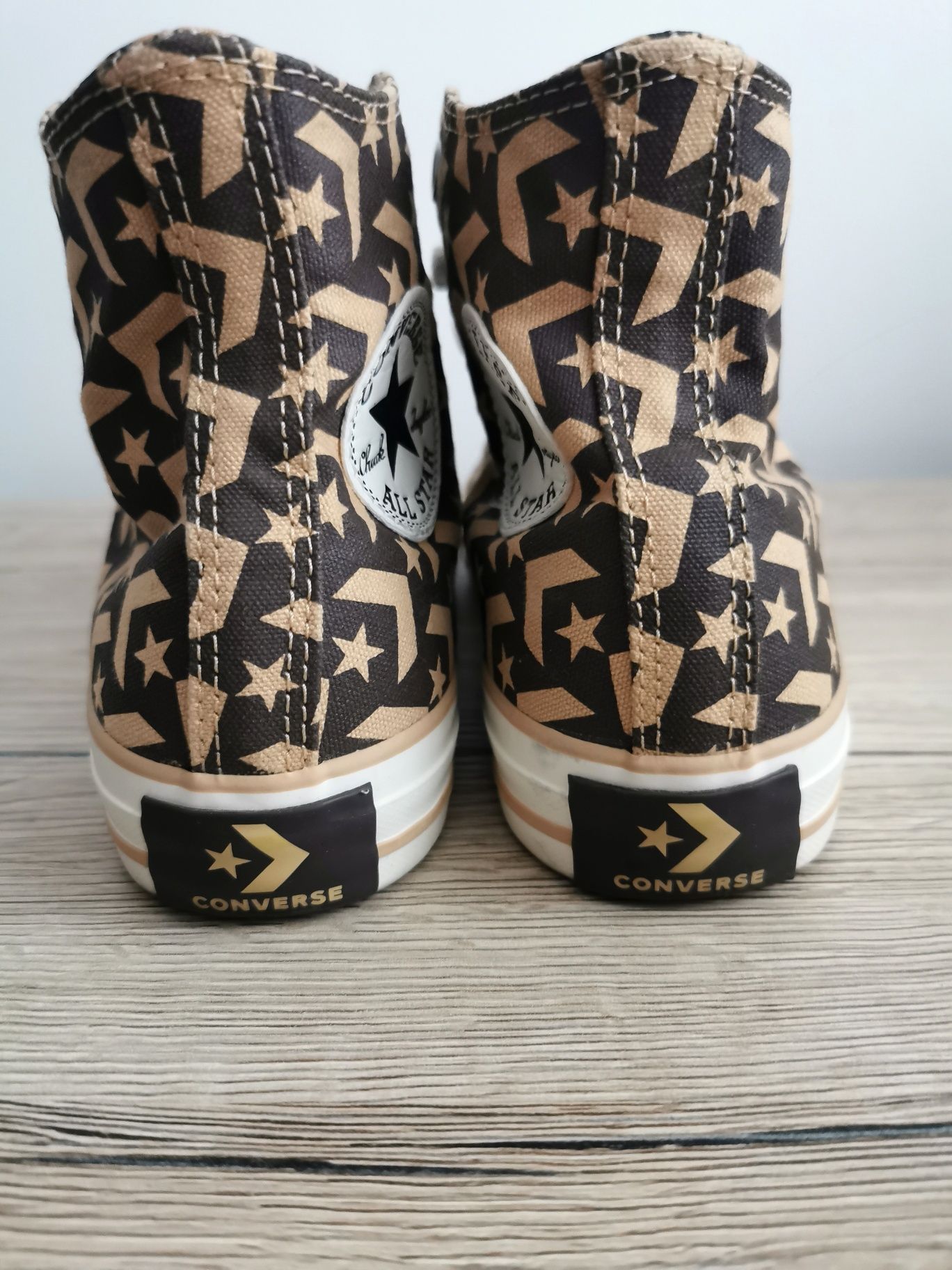 Wysokie trampki Converse sygnowane monogram beżowo brązowe 37