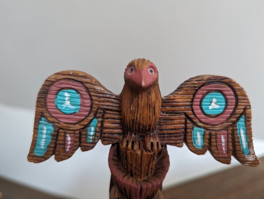 Totem indiański, orzeł, Canada