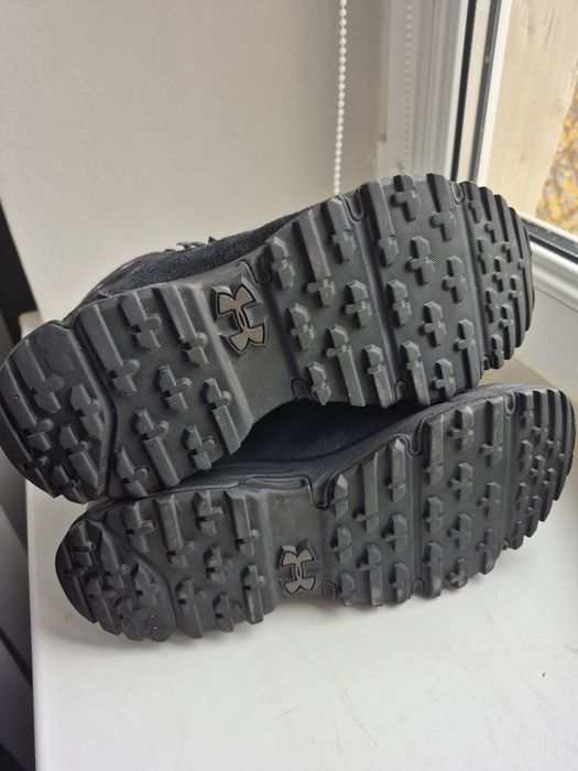 Ботинки-кросівки UNDER ARMOUR. Розмір 42