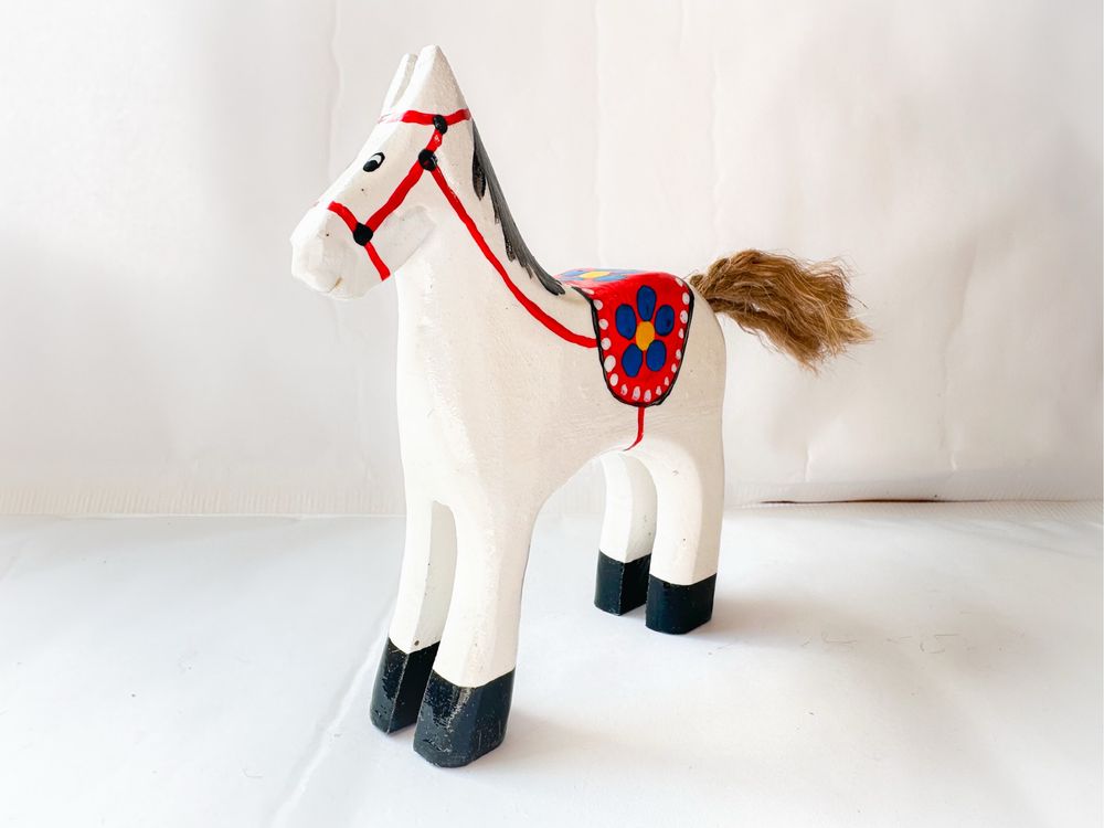Ręcznie malowany konik z drewna – folkowa figurka / dekoracja