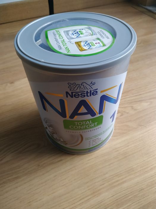 Latas de leite em pó