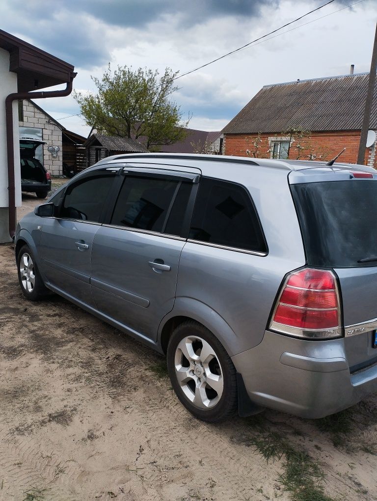 Продам Opel Zafira B