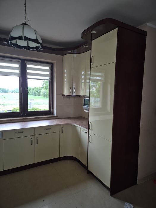 Szafki kuchenne lakierowane i półokrągłe