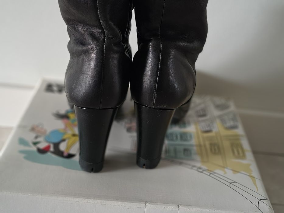 Skórzane botki na obcasie