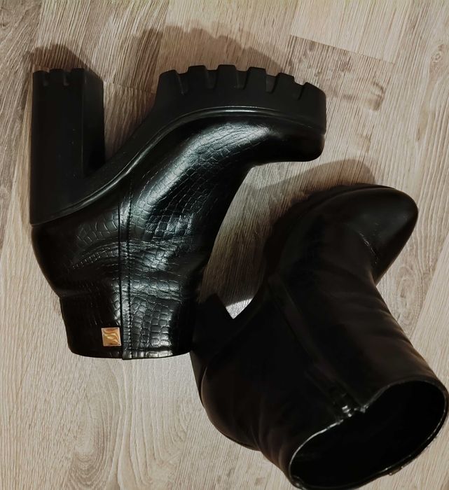 Жіночі ботінки натуральна шкіра