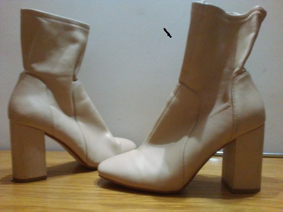 buty-botki nude (roz.4/37) streech/skarpeta; River Island 24,5cm