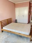 Cama de casal com colchão (mdeira maciça)