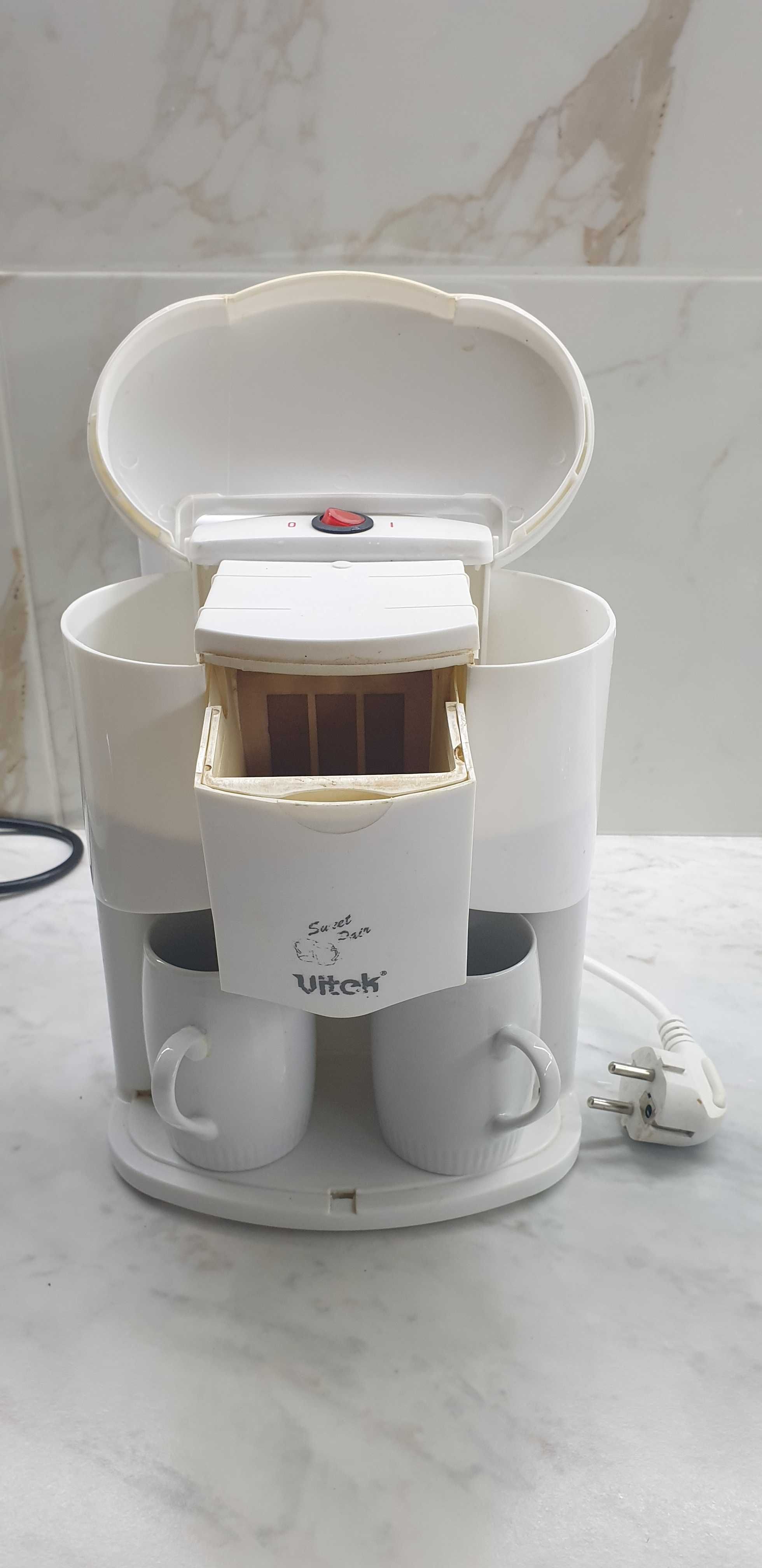 Кофеварка капельная Vitek VT-1503 BK с чашками