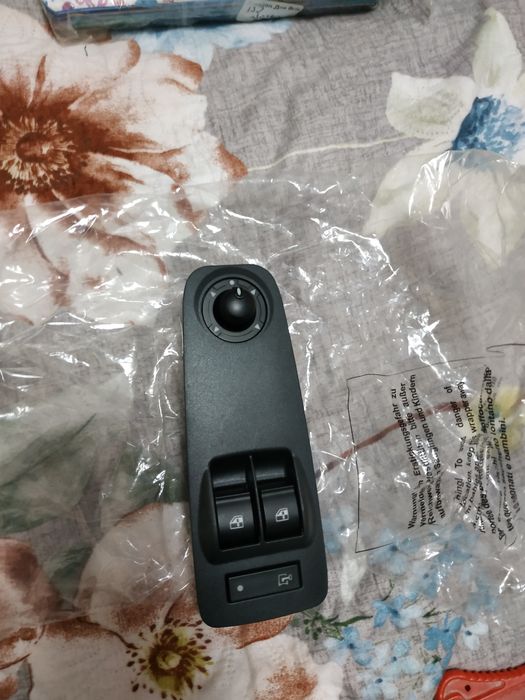 Блок управління дзеркалами та склопідіймачами