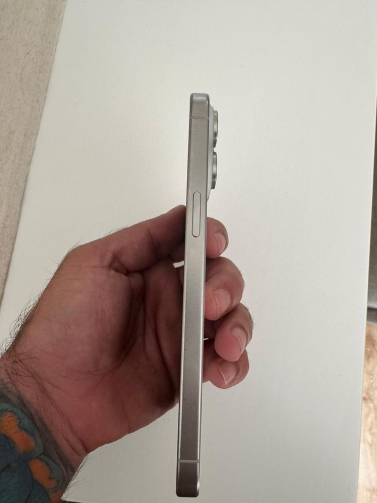 VENDO 2 IPHONES 15 PRO MAX 256g - COMO NOVO - ENTREGO EM MÃOS