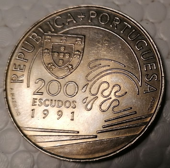 Moedas de 200 escudos comemorativas, as duas por 5€
