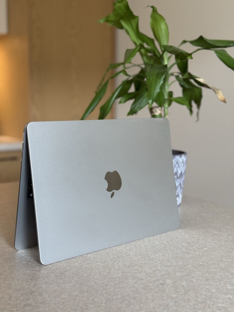 MacBook Air 13” M4 | 16GB RAM | 256GB SSD | Srebrny | Gwarancja