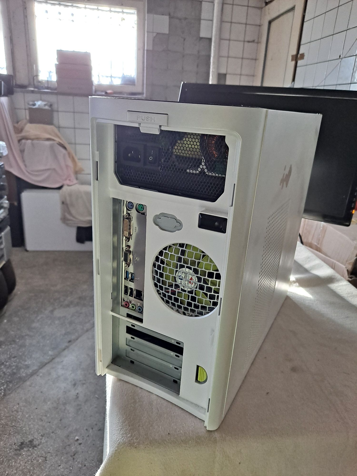 Komputer w unikatowej obudowie