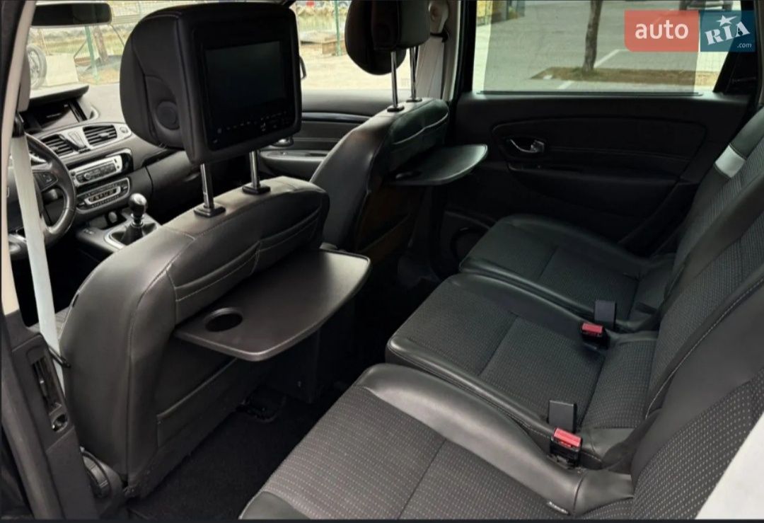 Продам Renault Grand Scenic комплектация BOSE в отличном состоянии !