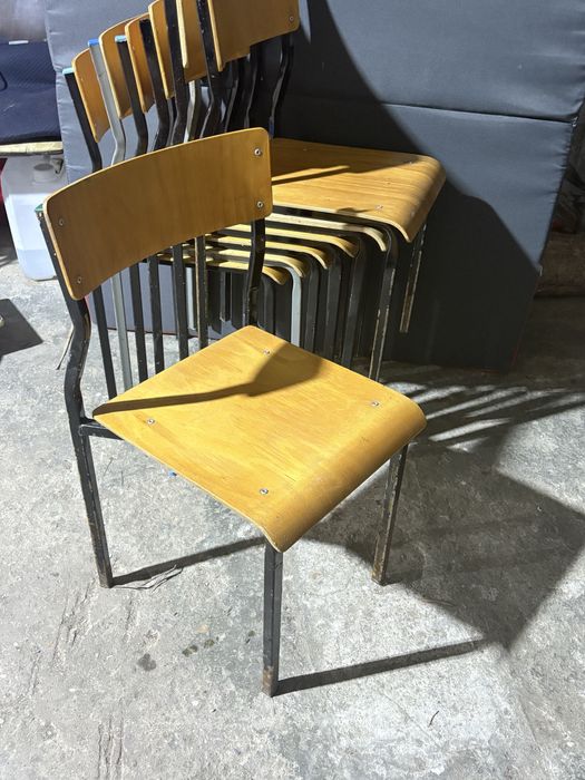 Krzeselka szkolne metalowe- drewniane