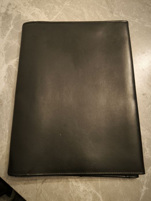 Pasta académica em pele