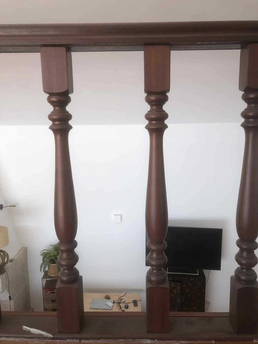 Balaústres pilares colunas madeira maciça