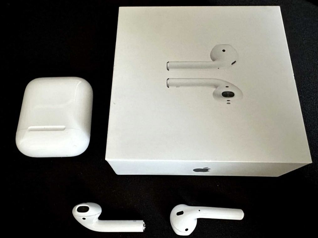 Наушники Apple AirPods with Charging Case (MV7N2RU/A/MV7N2TY/A)