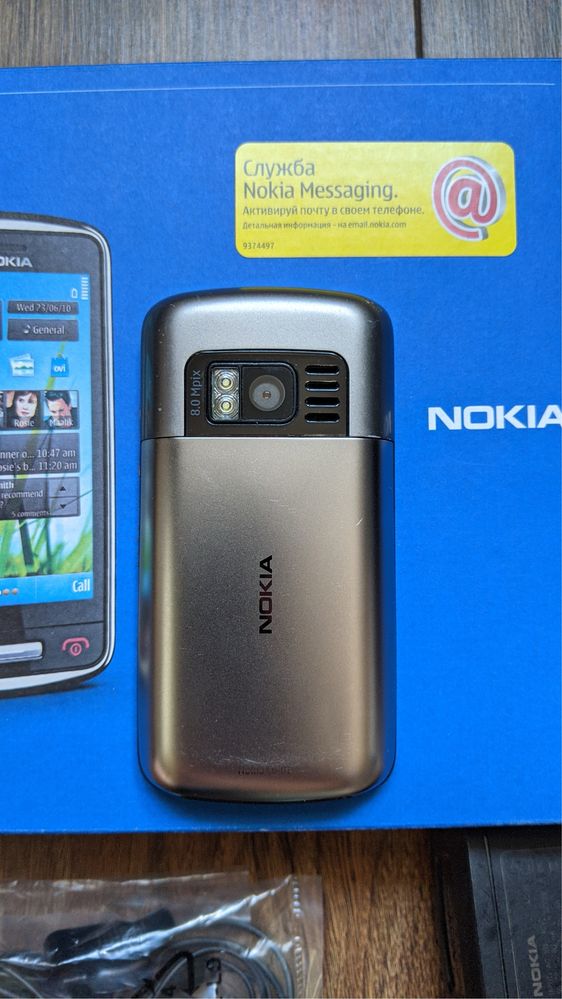 Мобільний телефон Nokia c6-01