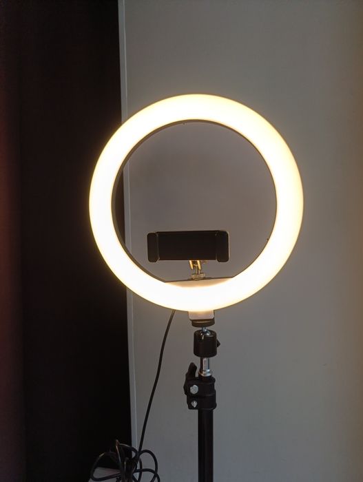 Кільцева лампа для фото і відеозйомки із регулюваним штативом