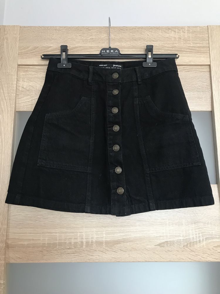 Czarna dżinsowa spódnica