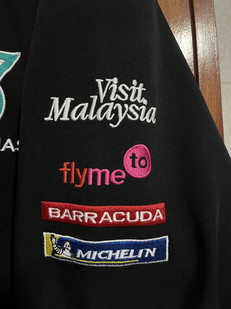 Vendo casaco petronas