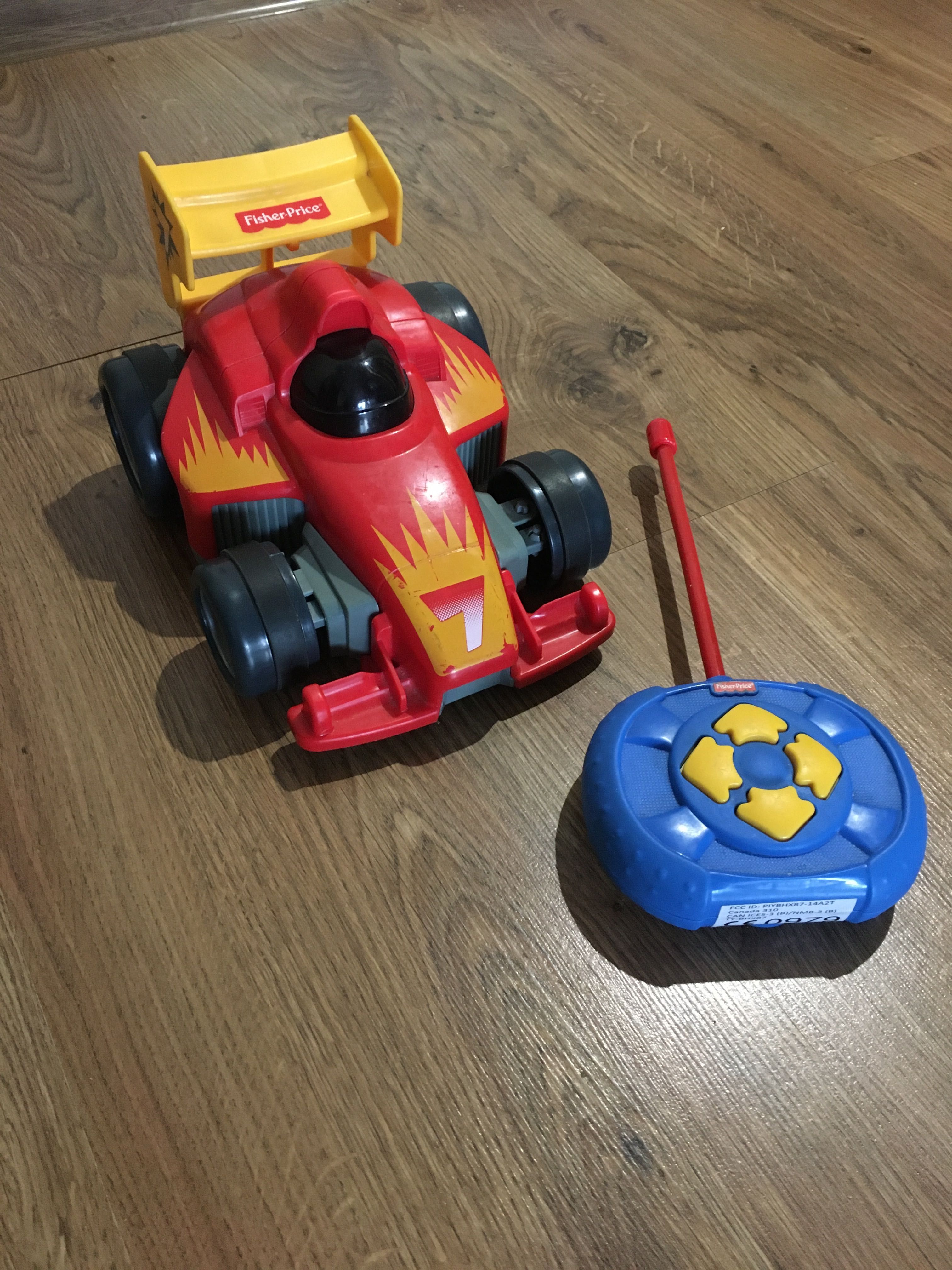Машинка на радіокеруванні на пульті батарейки Fisher Price - оригінал