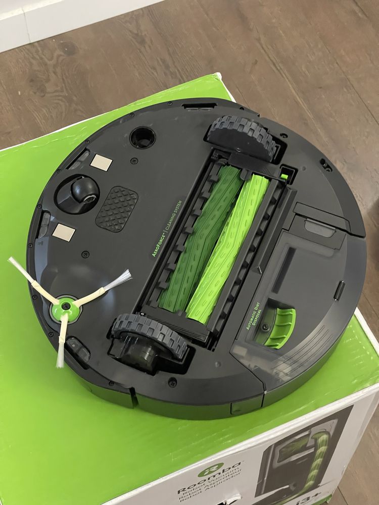 Робот пилосос iRobot Roomba i3+ (120V)