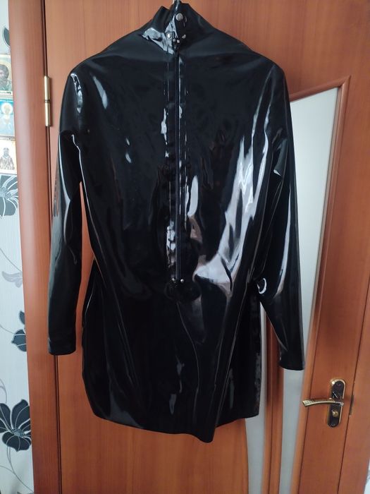 Латексна сукня облягаюча