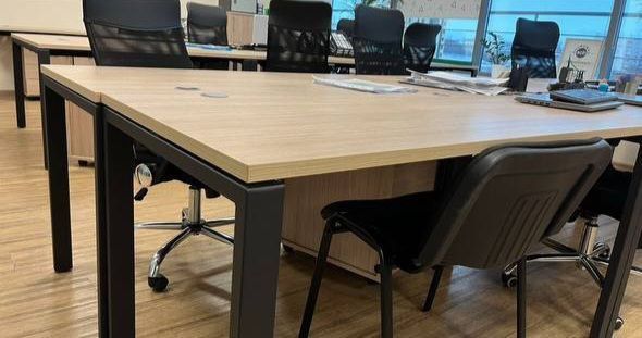 РОЗПРОДАЖ МЕБЛІВ Б/У, столи,тумби, крісла,стільці,тумби
Є р