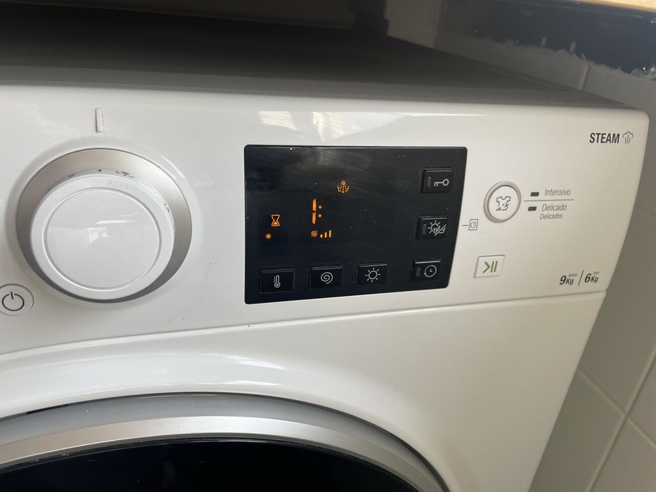 Máquina de Lavar e Secar Roupa Ariston Hotpoint