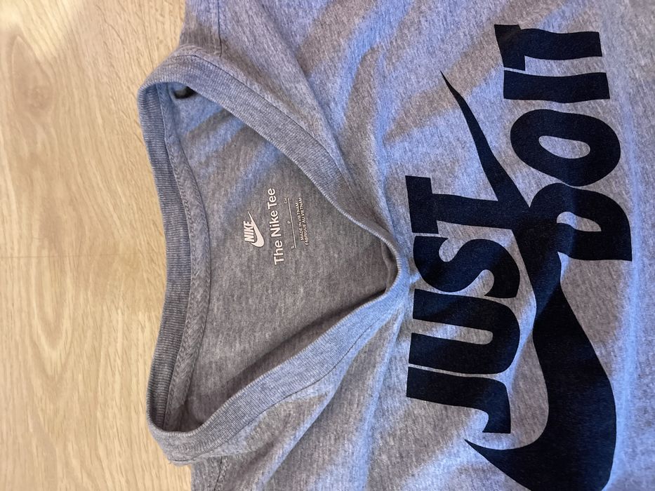 T-shirt Nike estampada cinzenta tamanho S