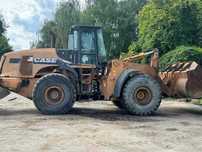 Case 921 фронтальний навантажувач 4,4м3