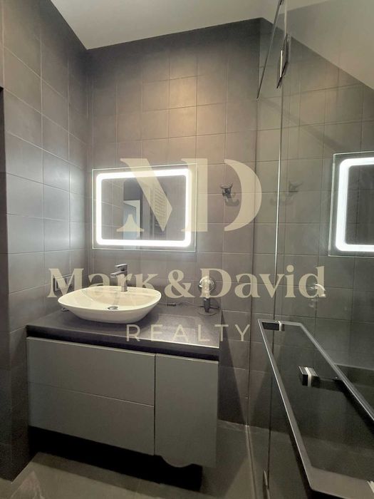 Унікальний будинок з бункером у Віта-Поштова