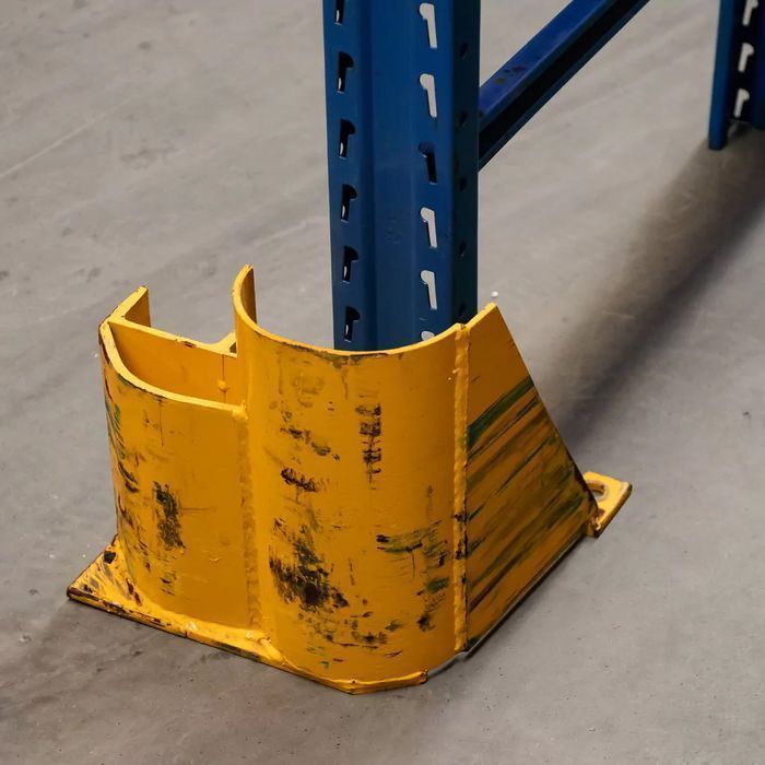 Odbojnica nogi regału magazynowego typu C H-30 cm odbój czołowy prawy