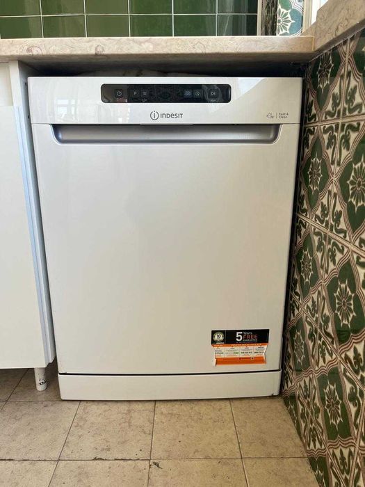 Máquina de Lavar Loiça INDESIT Push & Go DFO 3T133AF [C/ Garantia]