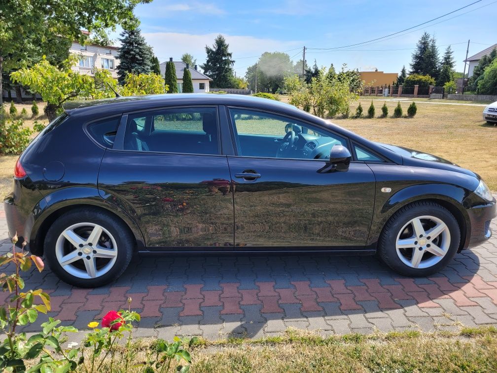 Seat Leon 1.6 8V  MPI 102 km Rok 2010 Zarej w PL