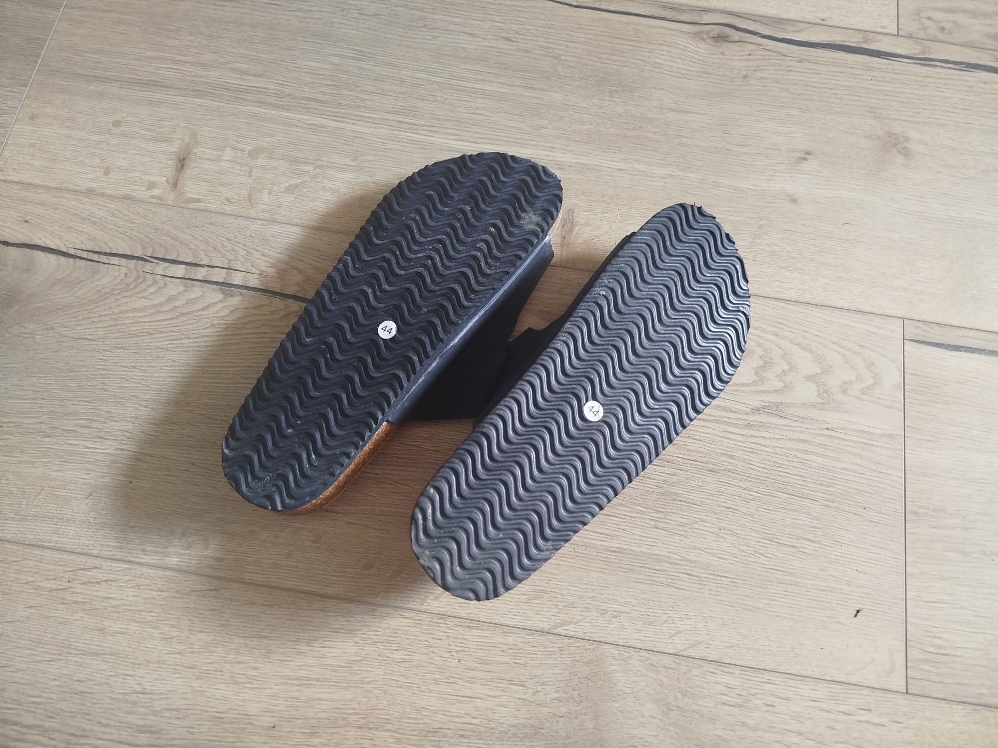 Nowe laczki, sandały, zamszowe rozm 44, buty, klapki, skóra