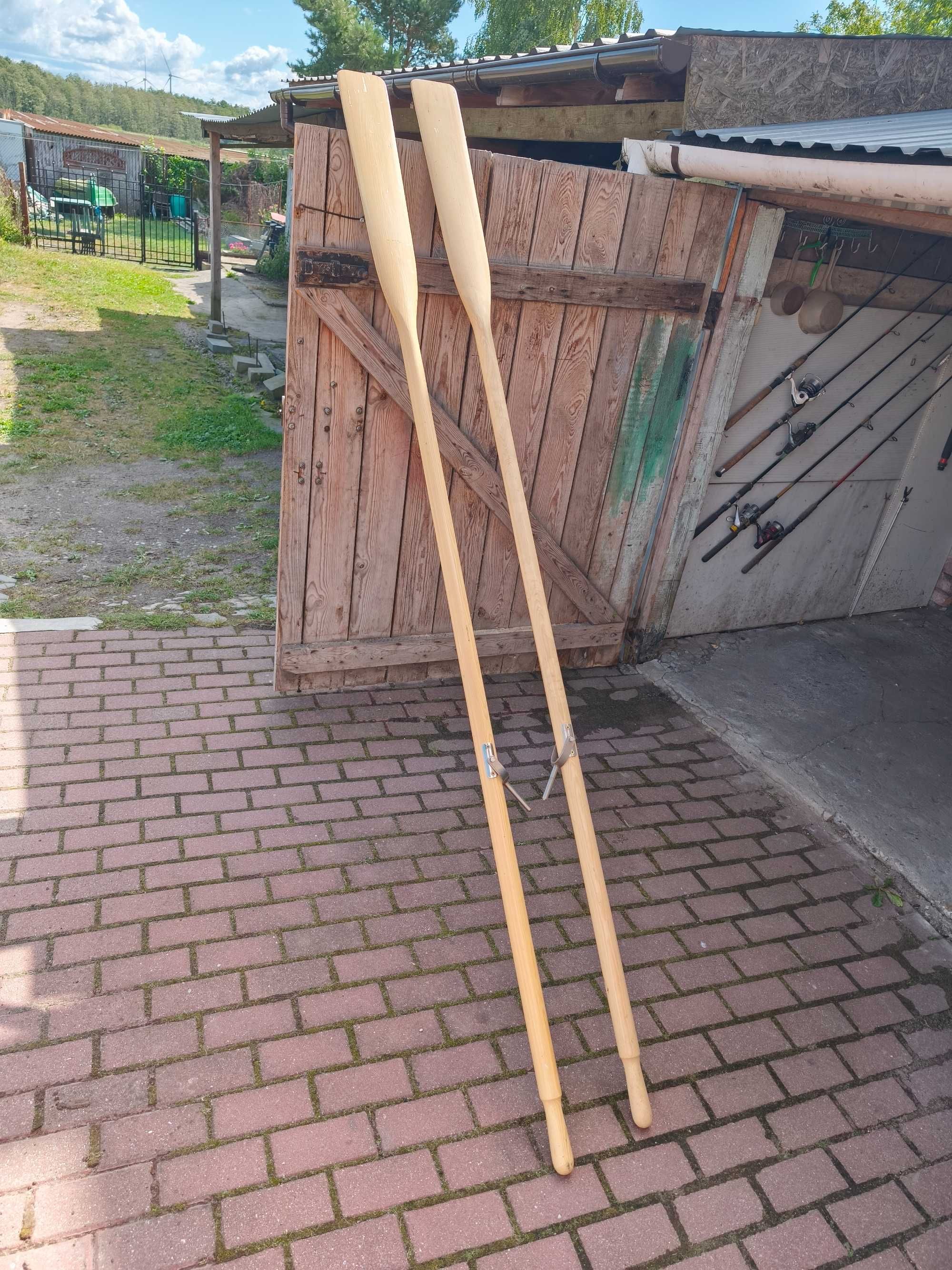 Łódka z wiosłami