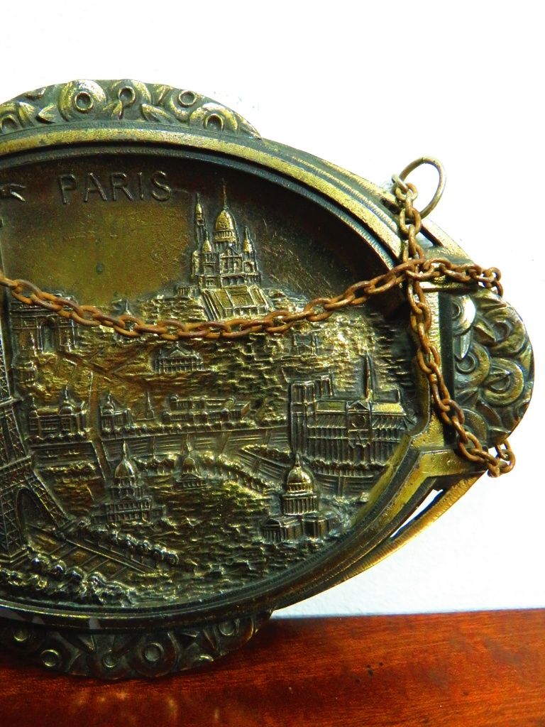 Souvenir de Paris.
