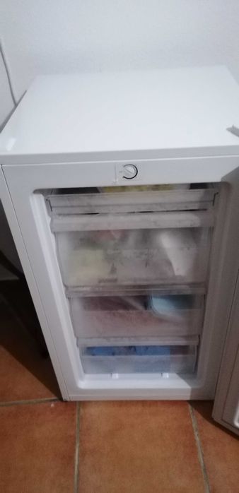 Arca frigorifica vertical (pequena)