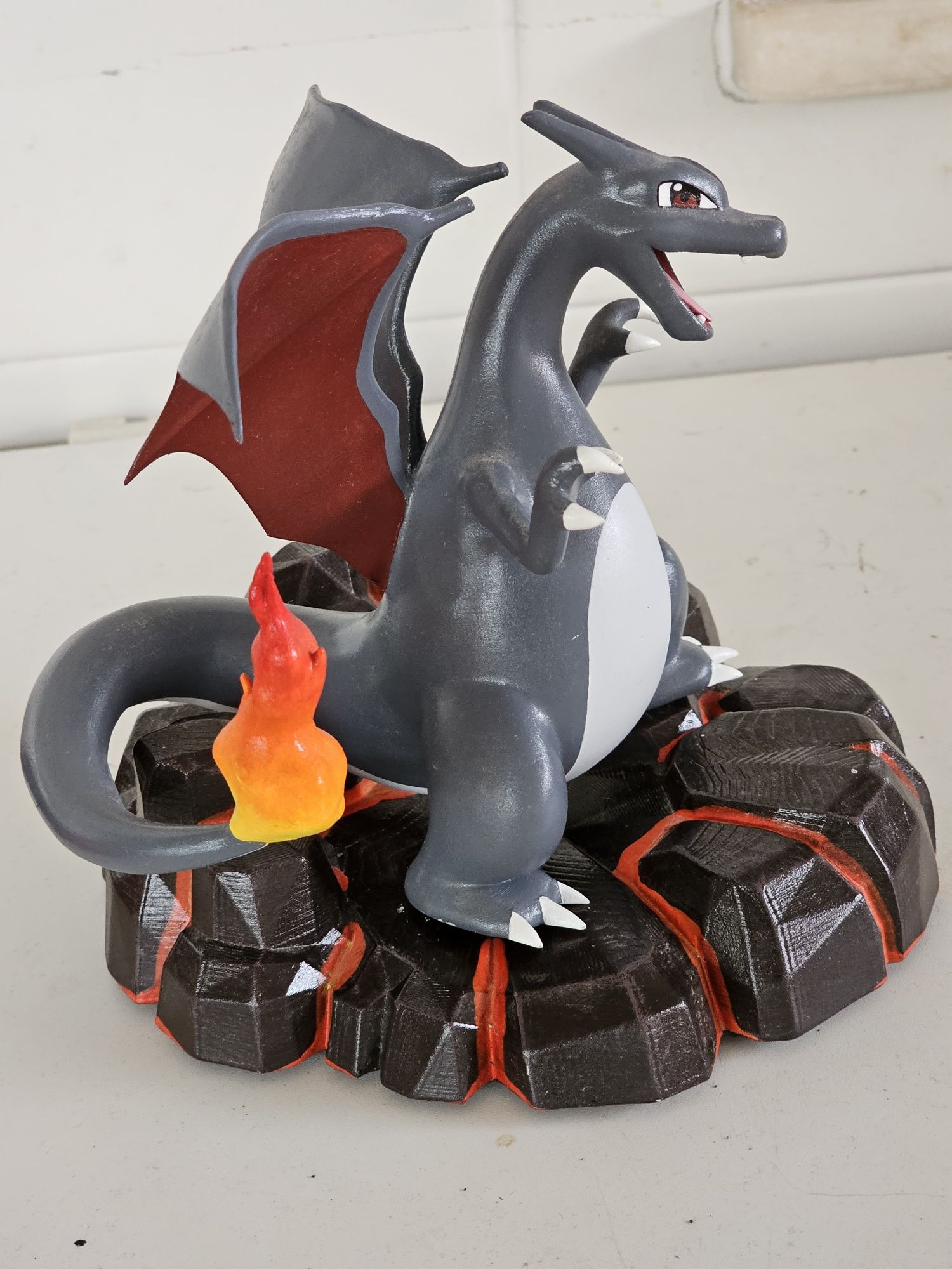 Charizard estátua