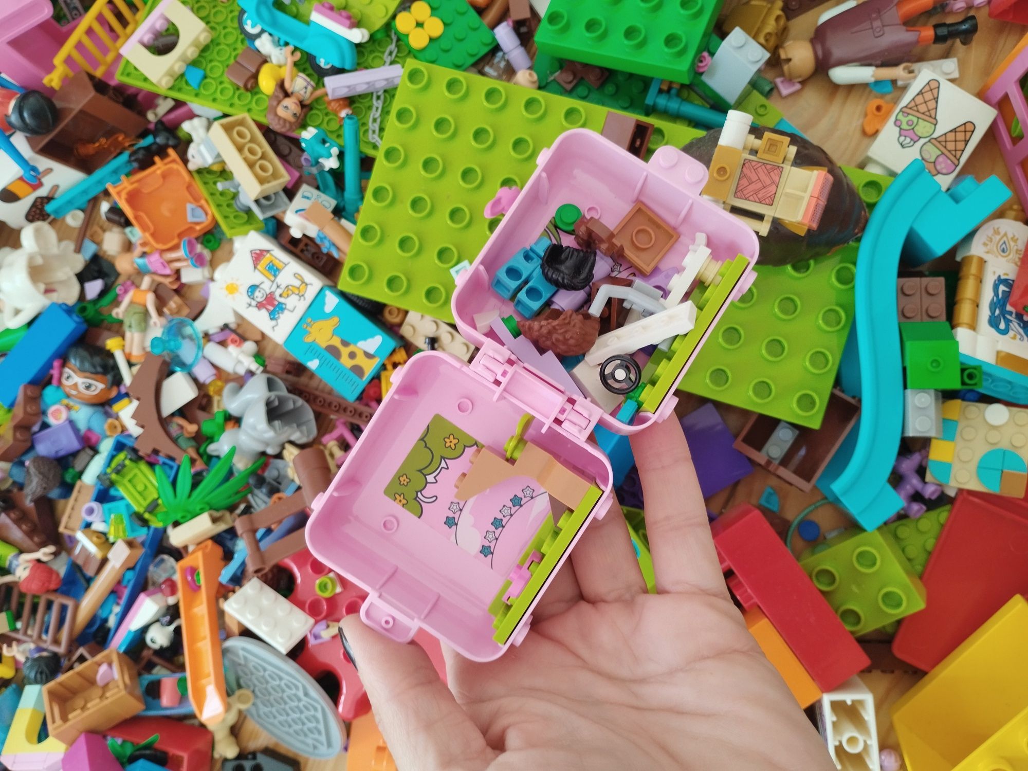 várias caixas de LEGO, LEGO Disney, LEGO Friends, LEGO Duplo
