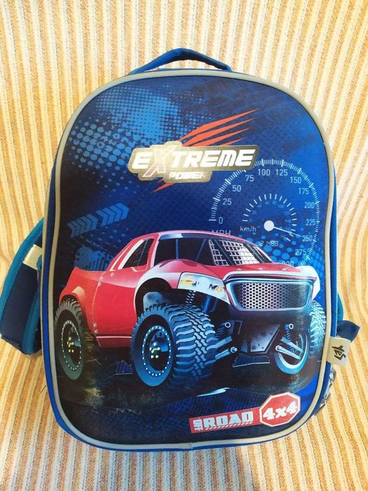 Шкільний рюкзак для хлопчика 6-10 років